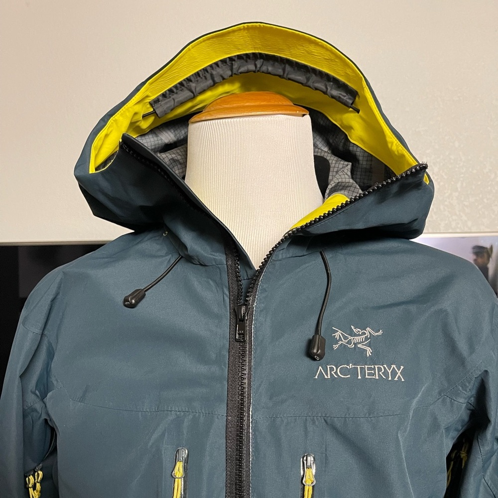 ARCTERYX GORE-TEX MENS JACKET